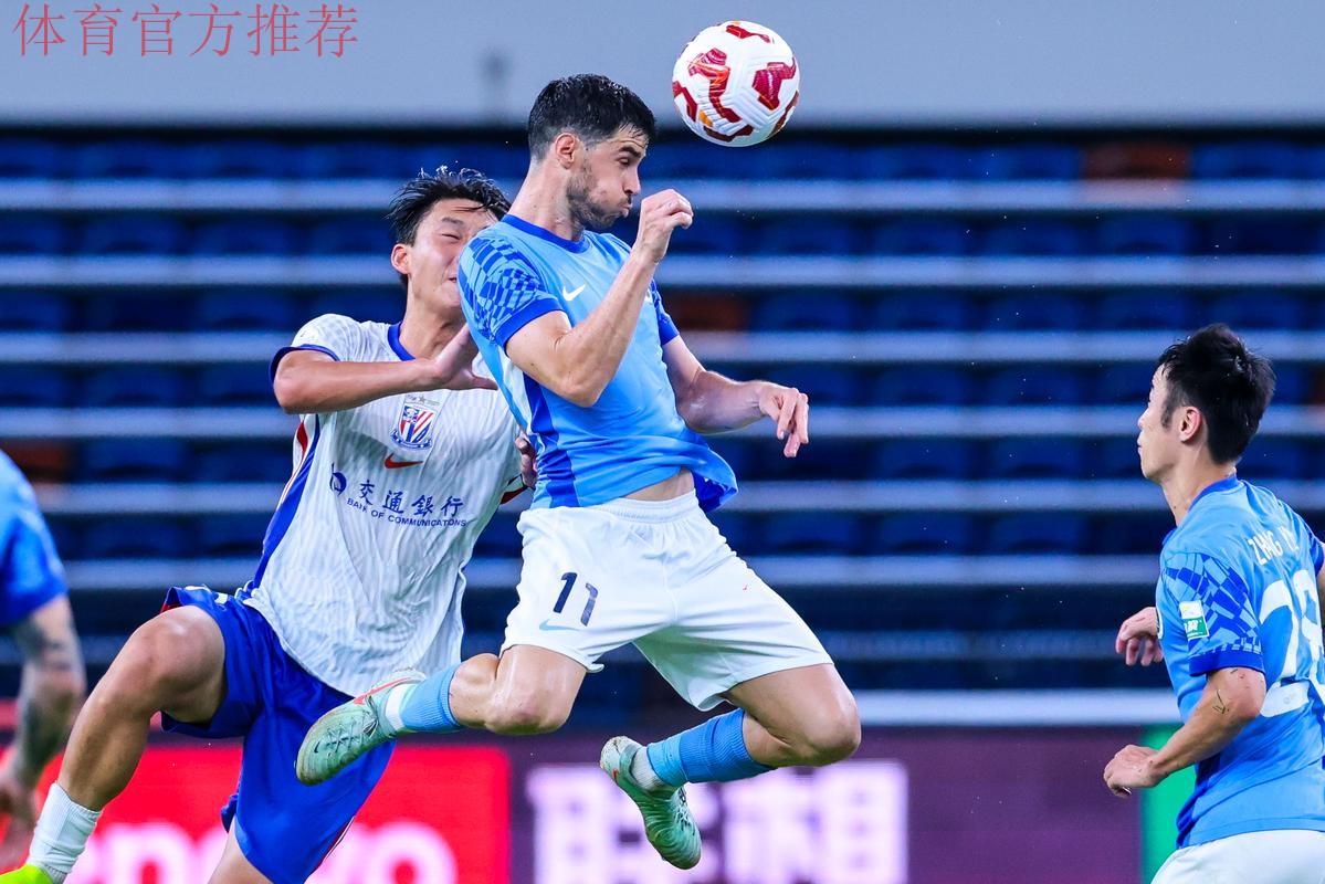 深圳首训 国足提前适应比赛用球